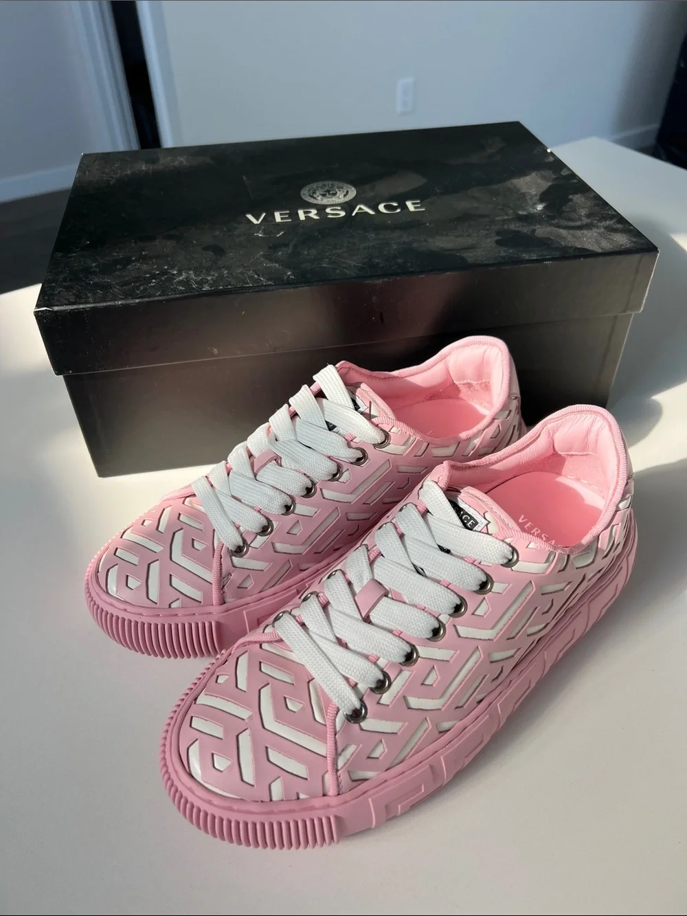 Versace greca labyrinth low top pink and white leather lace up platform sneakers